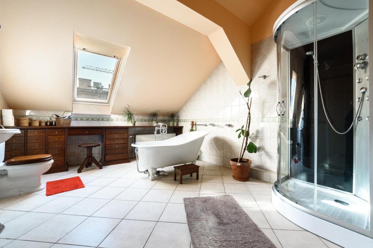View To The Roofs Luxury Apartment With 2 Bedrooms Budapest Exterior foto