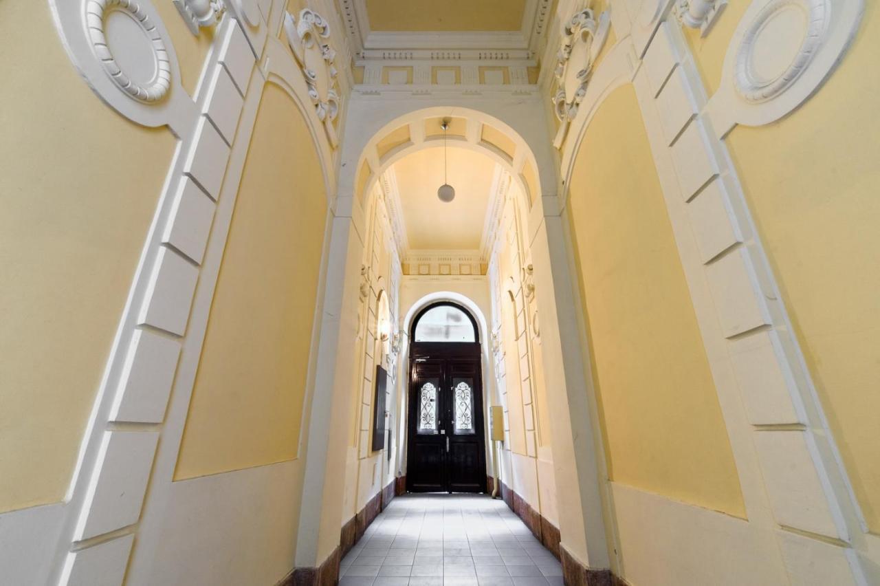 View To The Roofs Luxury Apartment With 2 Bedrooms Budapest Exterior foto
