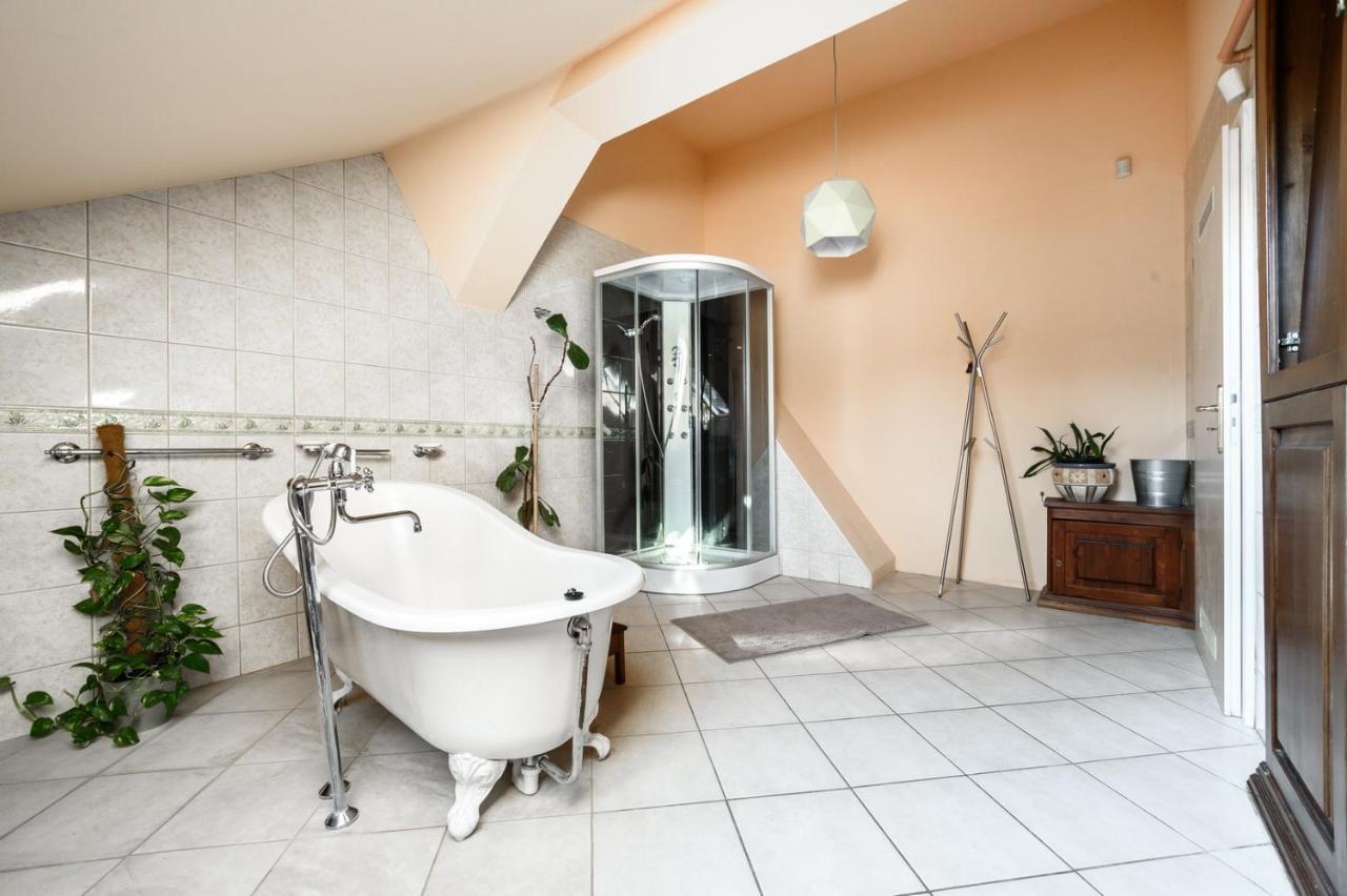 View To The Roofs Luxury Apartment With 2 Bedrooms Budapest Exterior foto