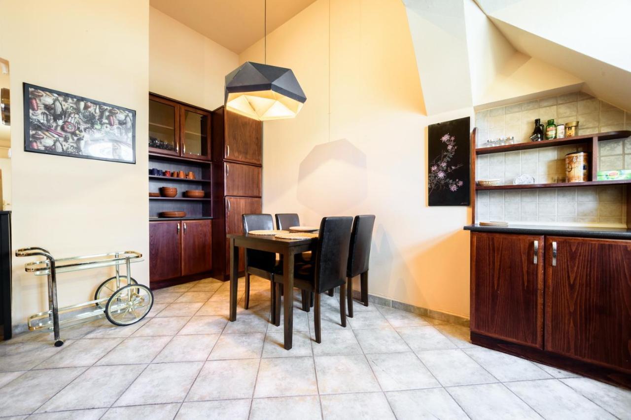 View To The Roofs Luxury Apartment With 2 Bedrooms Budapest Exterior foto