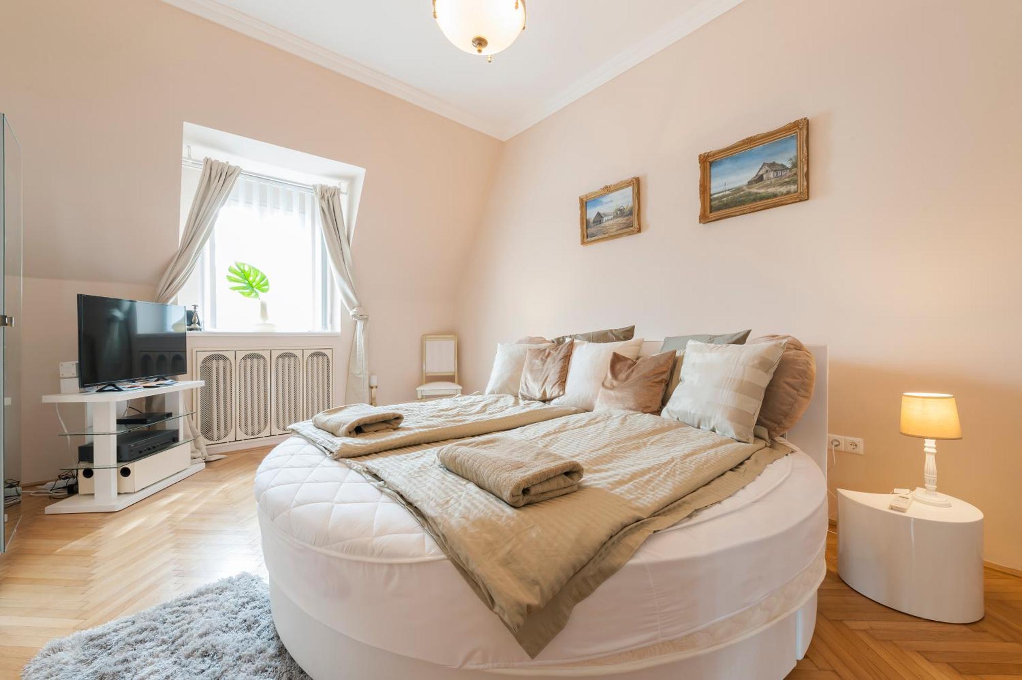 View To The Roofs Luxury Apartment With 2 Bedrooms Budapest Exterior foto