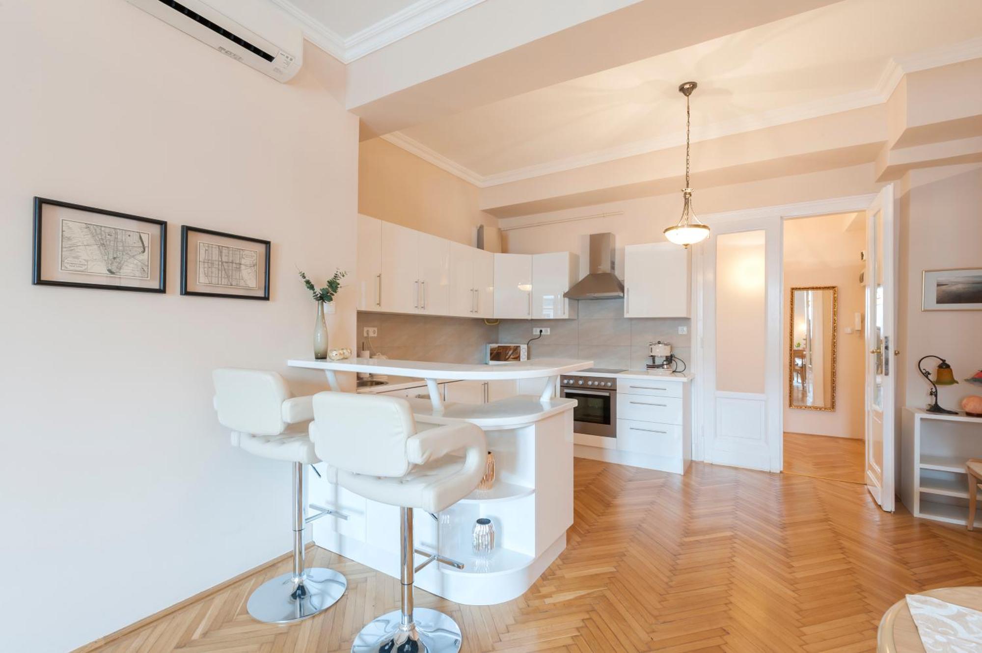 View To The Roofs Luxury Apartment With 2 Bedrooms Budapest Exterior foto